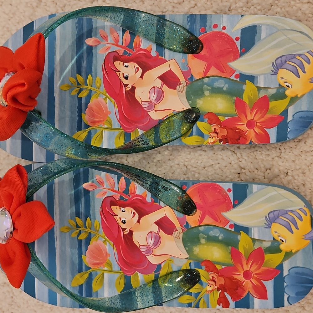 DISNEY'S Little Mermaid Beach Coverup Sz 5/6, Flip Flops Sz 11/12 - Picture 7 of 7